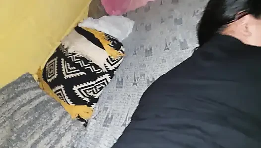Ona güzel bir oral seks yapıyorum ve sonra domalıyorum
