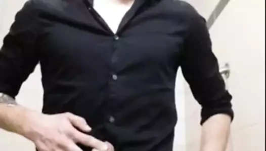 Güzel oğlan ve büyük horoz