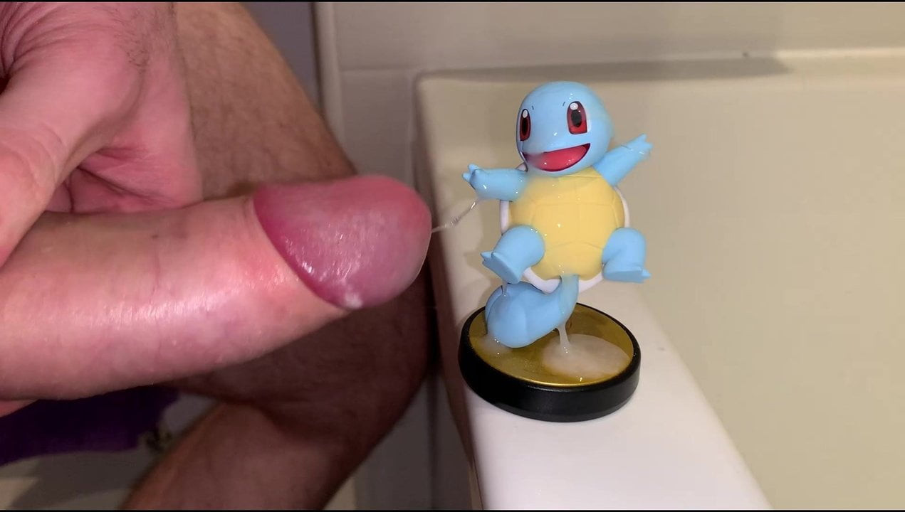 Hotglue: Squirtle amiibo