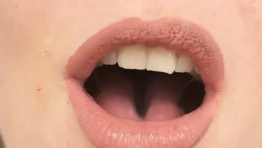 Giantess Sets a Tiny Trap