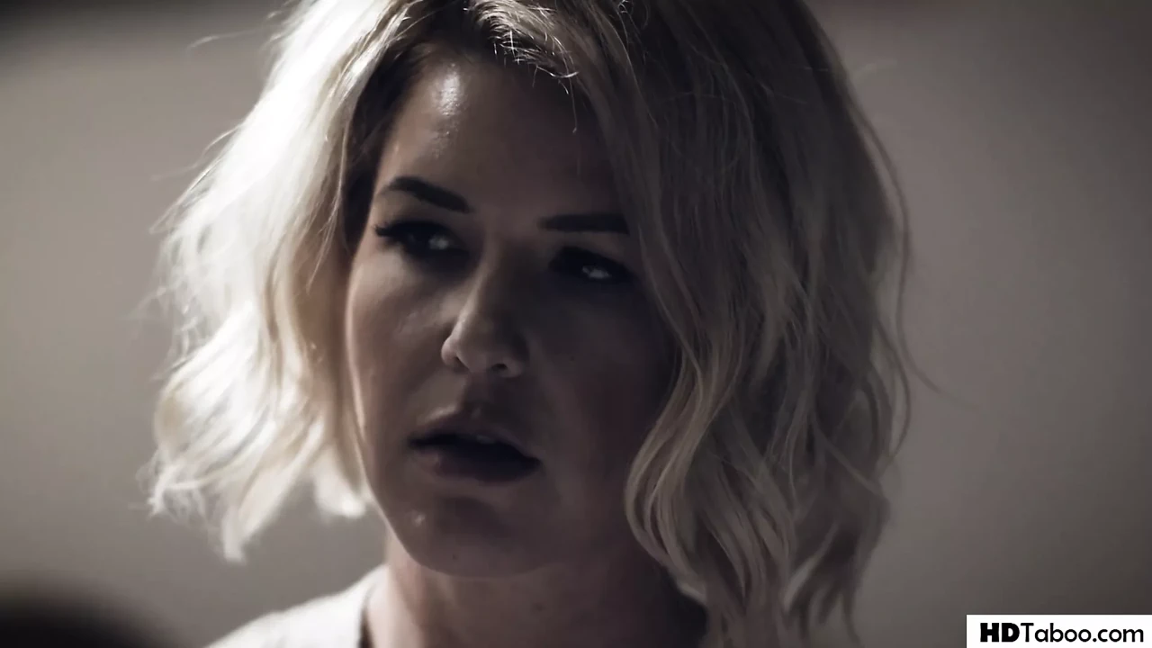 乐于助人的继母照顾男孩的鸡巴 - Kit Mercer