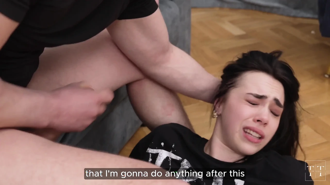 残酷的屈辱. 我惹怒了男朋友, 他在地板上操了我. 4K 高清 Tim 团队