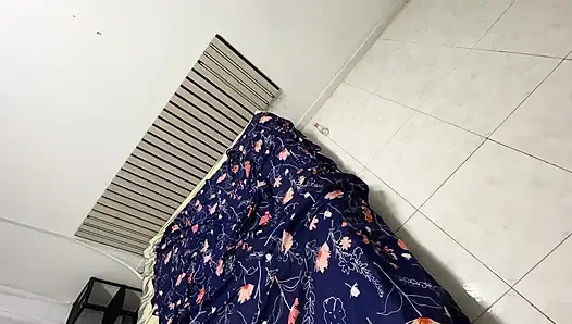 Kocası evde yokken komşum beni ziyaret ediyor ve ondan iyi orgazm oluyor