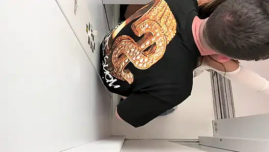 Asansörde Sevişiyoruz Ve Komşu Bizi Yakaladı