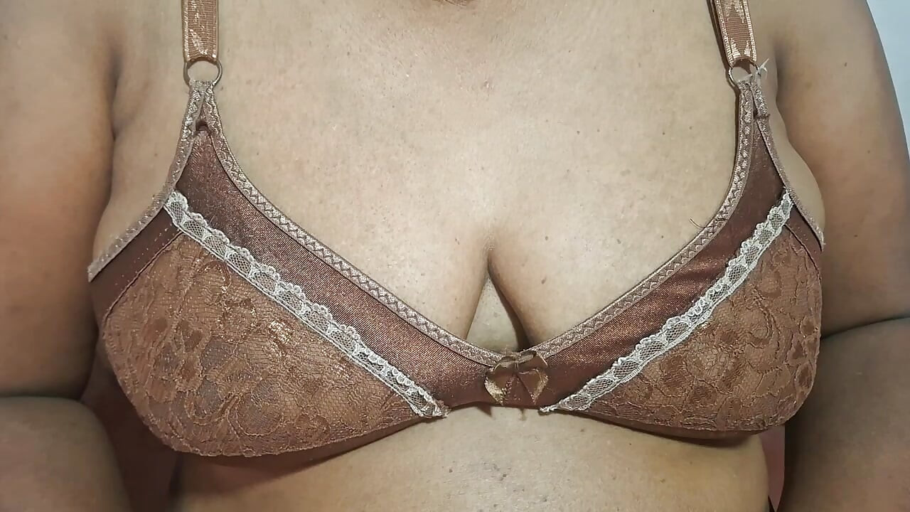 把你硬邦邦的雞巴給我 欲火焚身的熟女