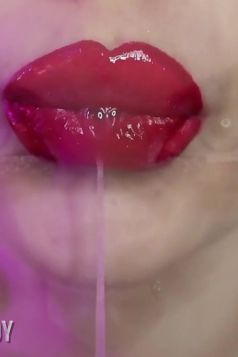 Hallucinogenic lips brain washing!