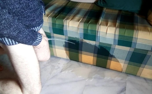 John kanepede her şeyi işiyor