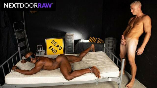 Nextdoorraw - Justin Matthews trapana un grande cazzo nero