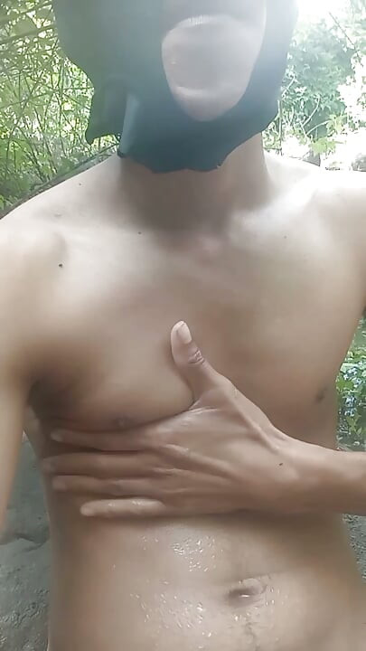Video gang bang de la estrella porno india con chico caliente y polla enorme de 7 pulgadas, Sagar y sus nuevos amigos follan hardcore
