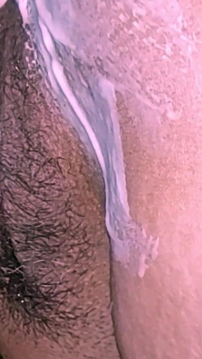 Ich rasiere muschi und anus meiner freundin | Clip 1