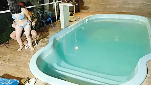 Flagra! Von Zwei Brünetten Beim Masturbieren Im Öffentlichen Pool Der Eigentumswohnung Erwischt
