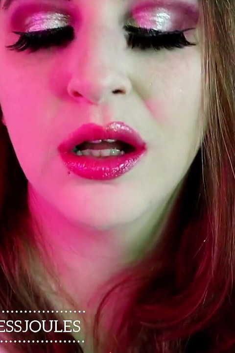 Smuk lyserød læbestift kysser Asmr