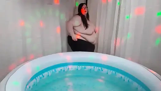 BBW SSBBW shakes ass plays with fupa bod