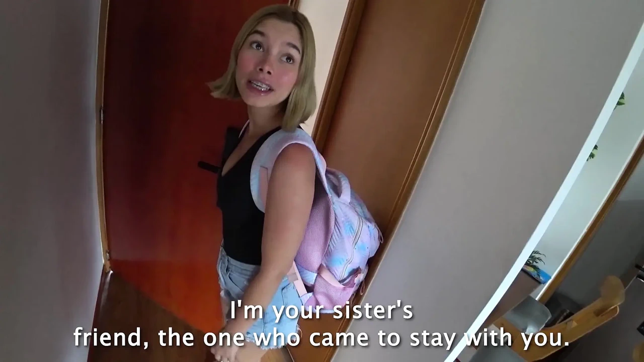 我的大屁股邻居发现我在看，现在我必须付出代价，把他的大鸡巴塞进她紧致的菊花