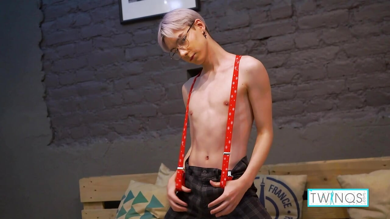 Pale Karol Gajda Gets Horny And Takes His Meat After A Study Session!