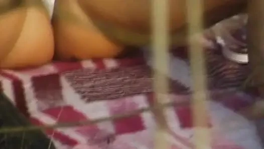 Cewek amatir jerman lagi asik mainin memeknya di luar ruangan