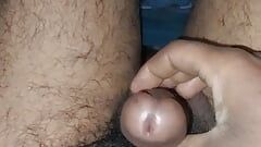 Индийский большой член без рук, тяжелая порция спермы