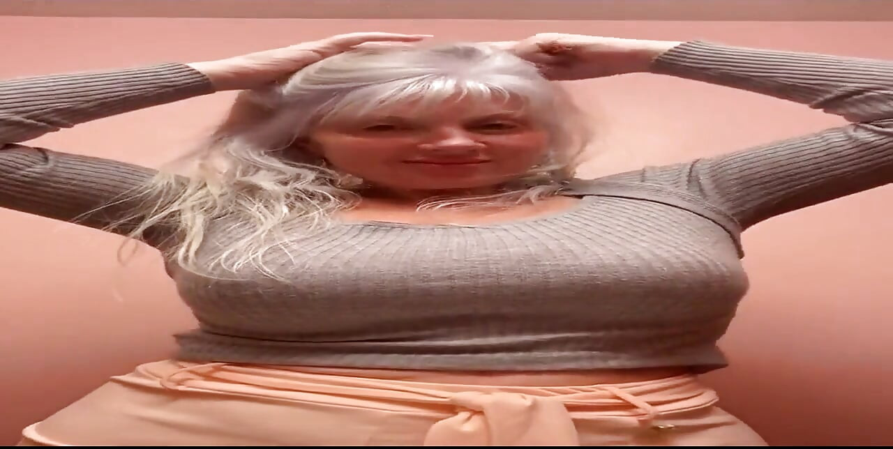 בואי נתכונן למיטה חשבתי שאולי נתכרבל או אולי עוד משהו... מה דעתך? ד.מ. אני..