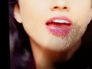 Nisha Randi adore jouir sur son putain de visage