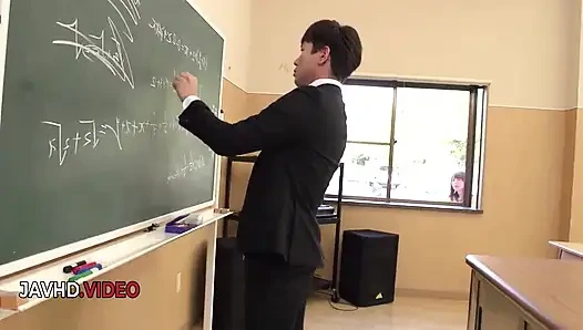Cewek gemuk jepang lagi ngidam dientot habis-habisan sama kontol besar pak gurunya