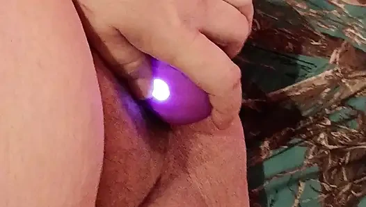 Ich komme mit meiner rose ab, während ich den schwanz ihres ehemanns lutscht