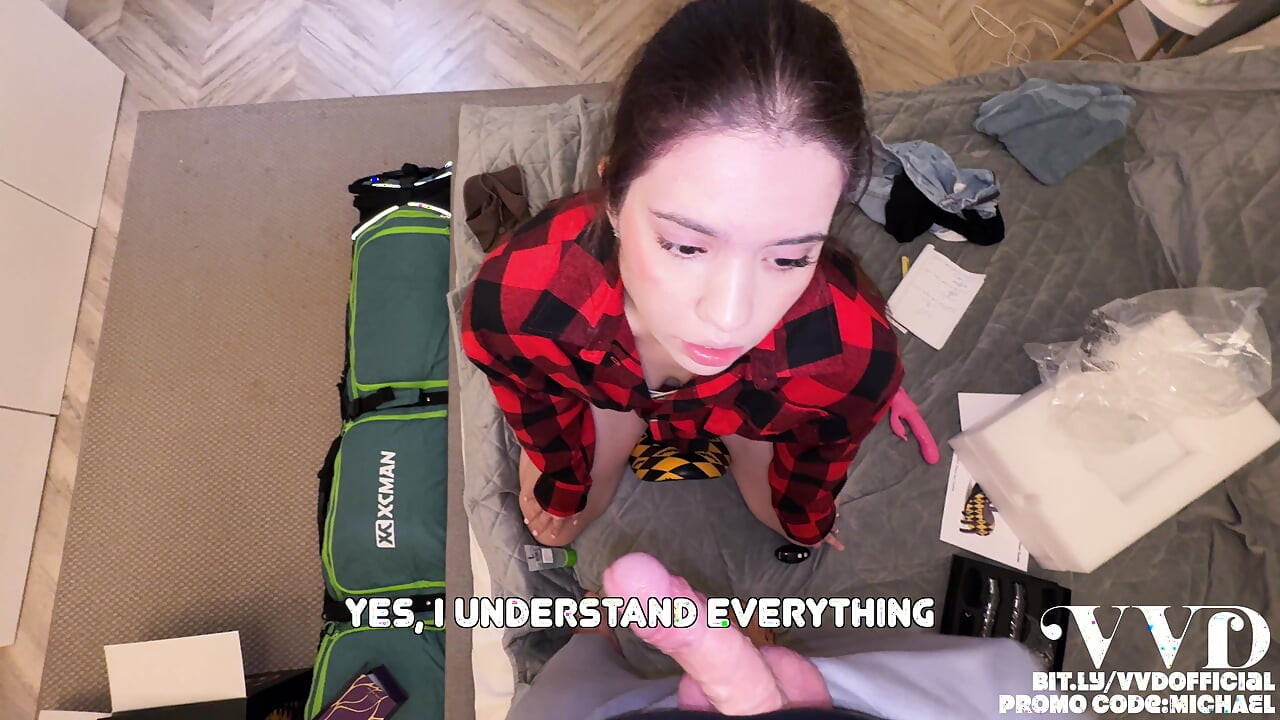 Delivery girl agreed to test my dick with her cunt
