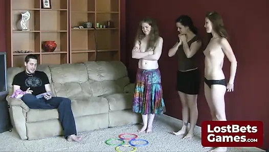 В Стриптиз изощривание игры, они соревнуются в том, чтобы кончить последним