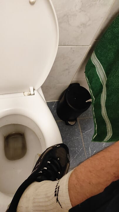 DirTyJunkBro (DJ -Bro) in the toilet, totally wet, dirty pissed socks and sports shoes
