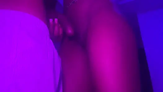 Memek becek gadis mungil kulit hitam ini dientot habis-habisan sama kontol besar pria kulit hitam sampai klitorisnya dientot habis-habisan di kamar mandi - pov