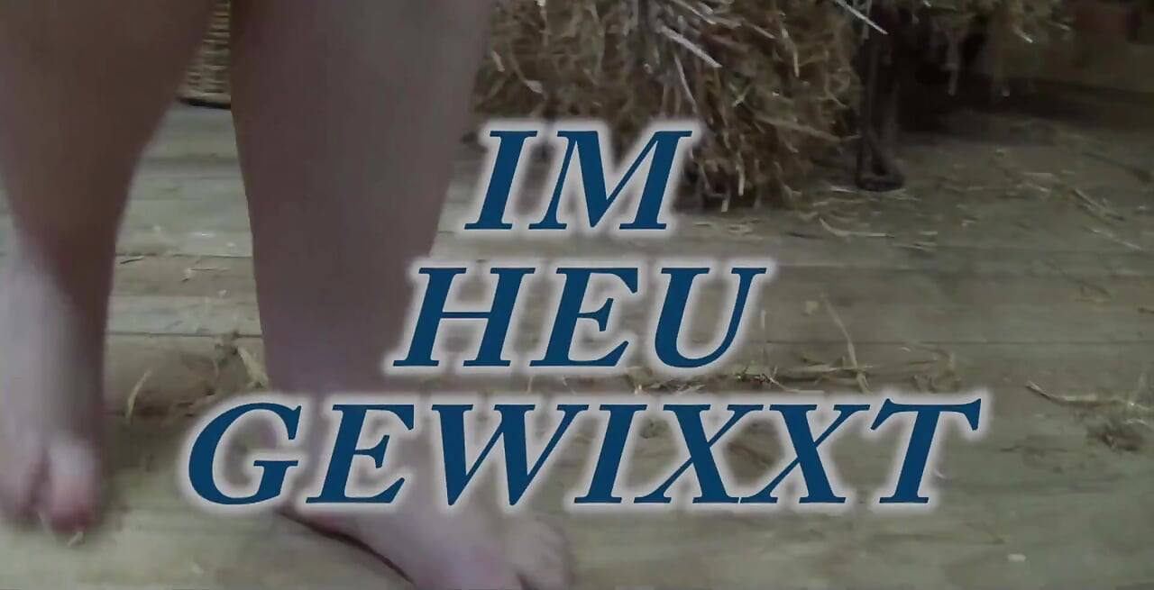 Kendimi samanla ovuyorum ve sonra boşalana kadar kendimi parmaklıyorum