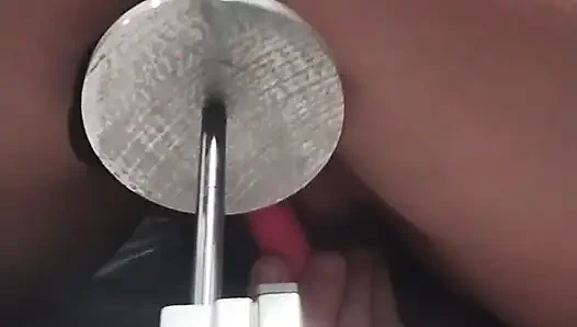 Aku lagi asik muasin memekku pakai mesin seks - pov