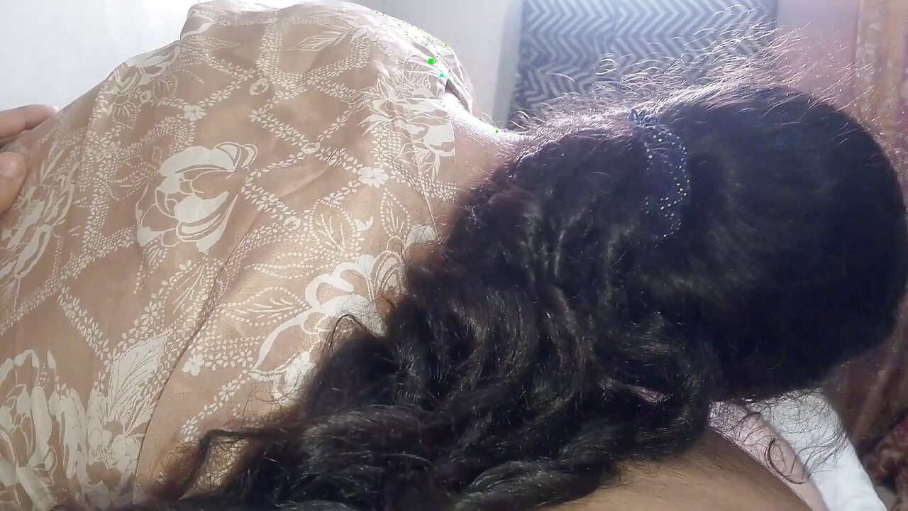 Istri India nyepong kontol suaminya
