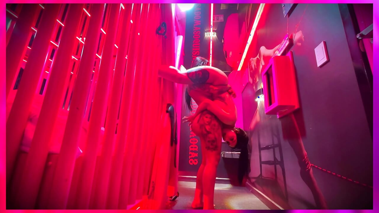 WE MOVE OUR HUGE ASS SO YOU CUM ON THEM- JOI LESBICO