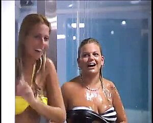 CFNM shower (Portugal)