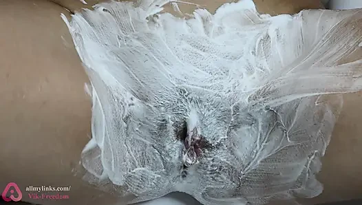 Extreme nahaufnahme der haarigen muschi rasieren!
