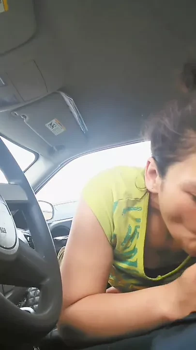Danielle giving head n the car