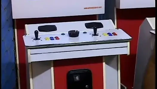 Pantat bahenol cewek semok latina ini dientot habis-habisan sampai dicrot di muka setelah nyepong kontol