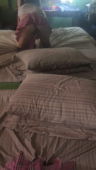 Goode Girl szopja a férje farkát és golyóit dildó közben | 1. klip