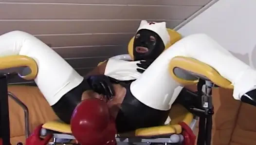 Pelacur Jerman kecanduan bdsm diikat dan disetubuhi di pantat