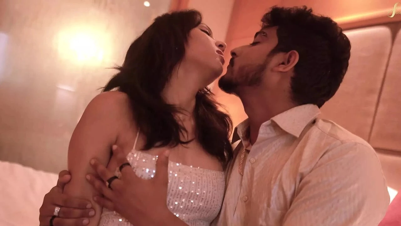 Hotty wife needed a sexual pleasure on her anniversary night