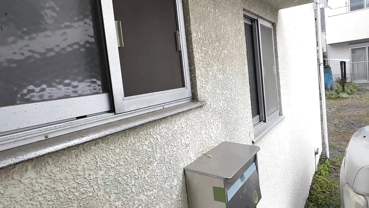 洗澡时间：被她娇小的裸体勾引...2