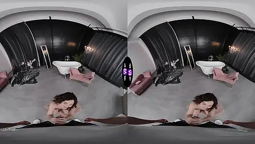 Die geile simona purr macht aus badezimmer-warteschlangen-streit ein leidenschaftliches sexspiel - teenMegaWorld