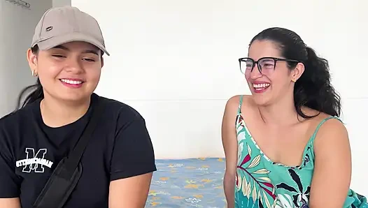 Strange meniduriku dengan sangat keras, mengikatku, mendominasi aku dan cum di dalam diriku!