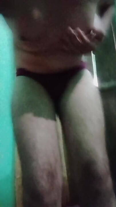 Indische homo travestiet bodem Gaurisissy echte xxx eigengemaakte seks in rode saree met zware Jwellery