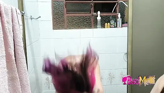 Две горячие белые девушки ласкаются