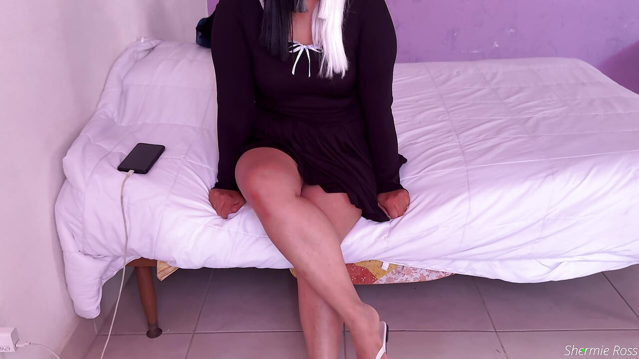 Cleaning girl tells me that she has no money, I offer her a deal and she ends up with her cock up to the inside