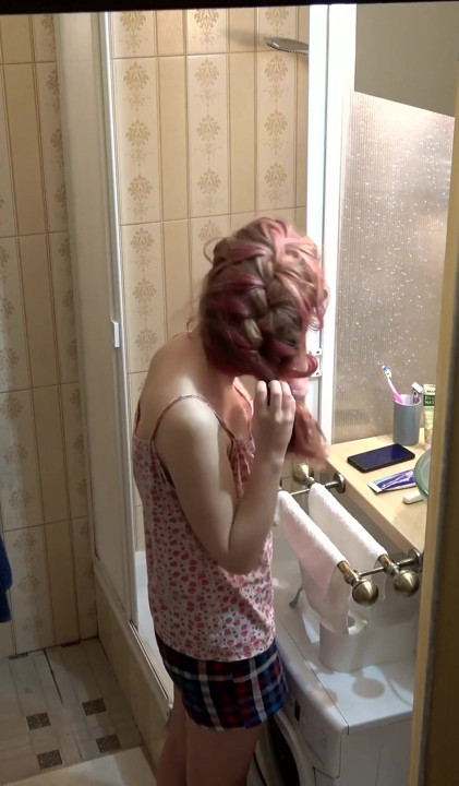 Ducha de niña para pervertidos