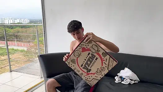 Mir ist langweilig, also beschließe ich, meiner Stiefschwester einen kleinen Streich zu spielen, damit ich sie besiegen kann