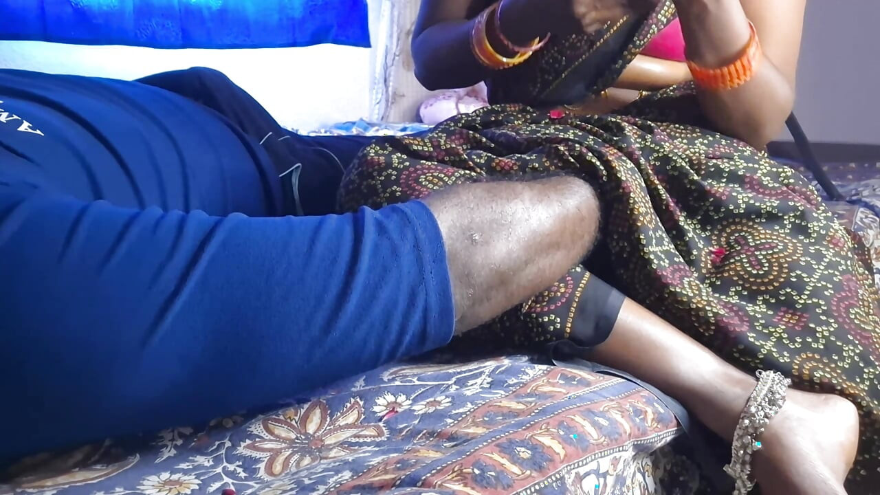 Bhartiy sautele bete ko uski sauteli mammi sauteli bahan dvara choda jata hai