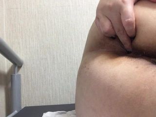 Japanese bbw plays with her virgin ass with an anal plug
